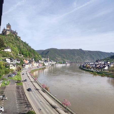 Panorama Oase Ferienwohnung Mit Blick Auf Mosel Und Reichsburg Кохем Екстер'єр фото