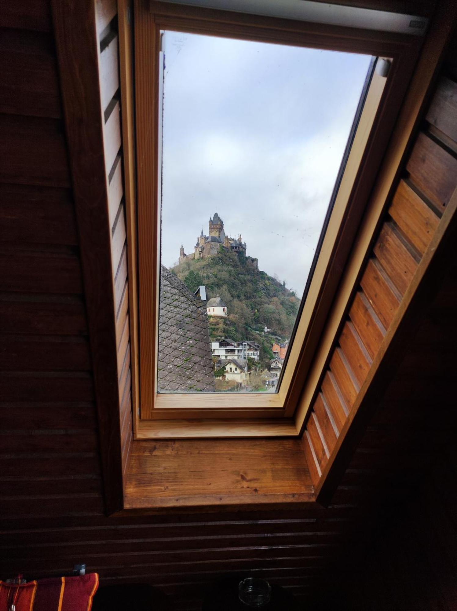 Panorama Oase Ferienwohnung Mit Blick Auf Mosel Und Reichsburg Кохем Екстер'єр фото